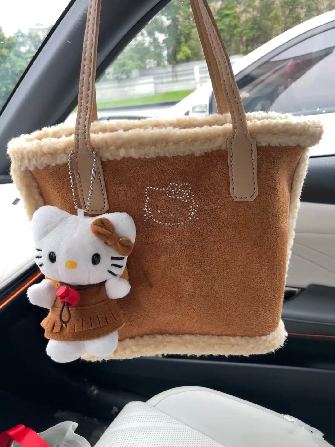 Hello Kitty Caramel Fluffy Bag