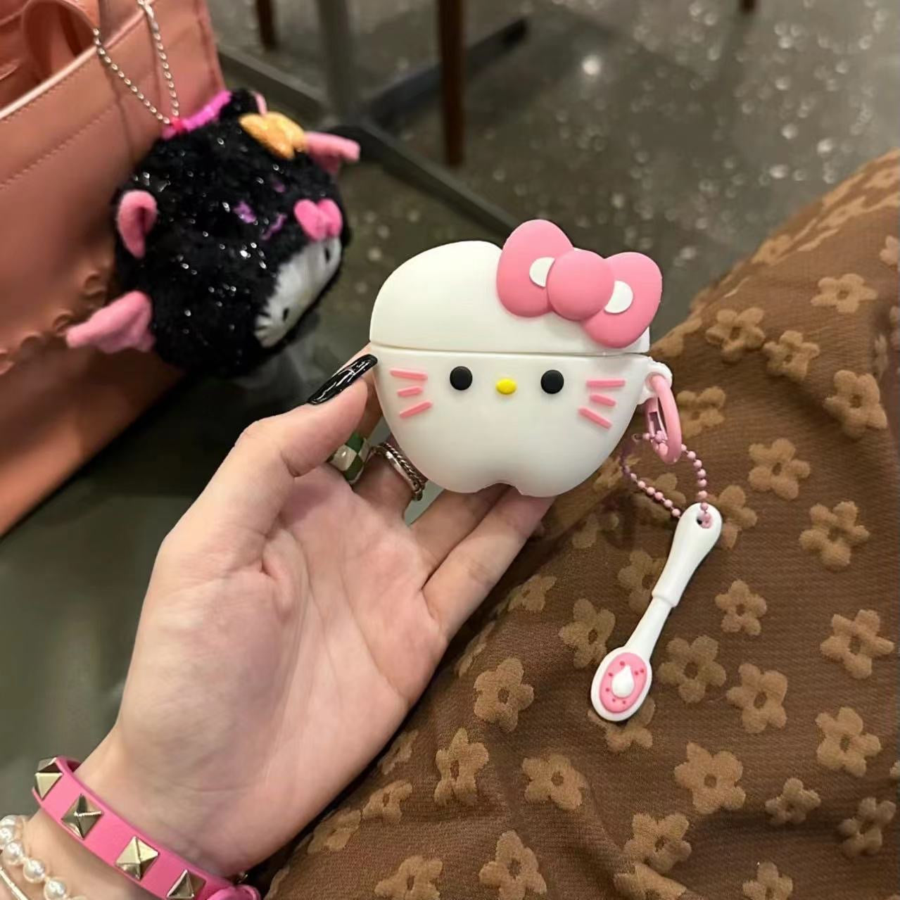 Hello Kitty Earbuds- teeth