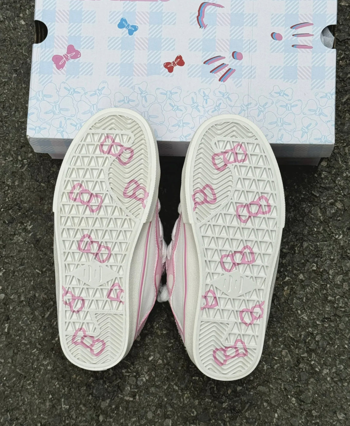 Hello Kitty Pinky Bake Sneakers