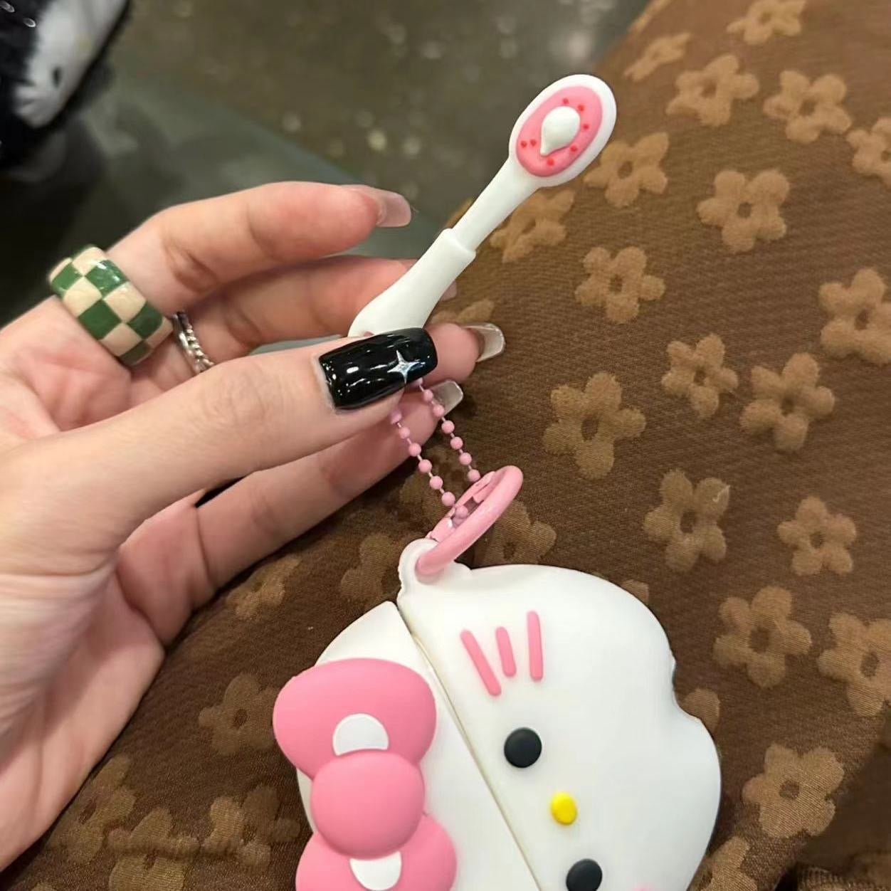 Hello Kitty Earbuds- teeth